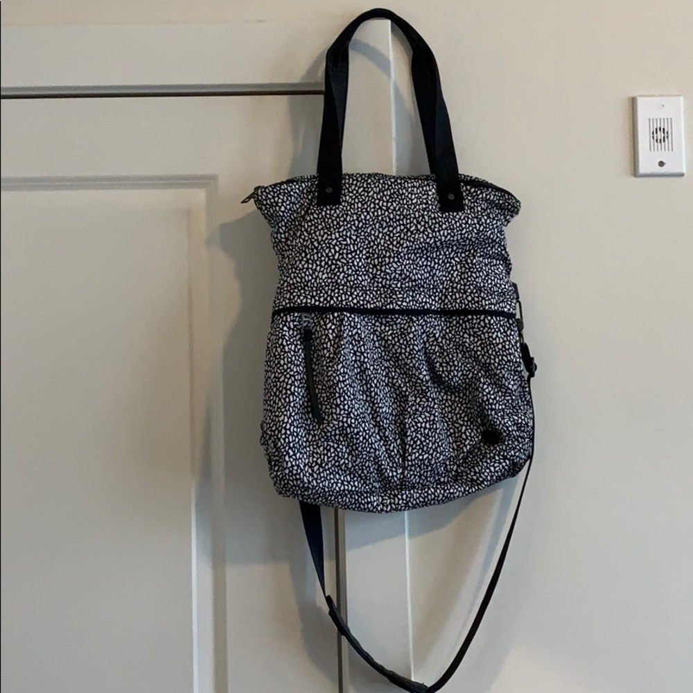 Lululemon workout/travel bag